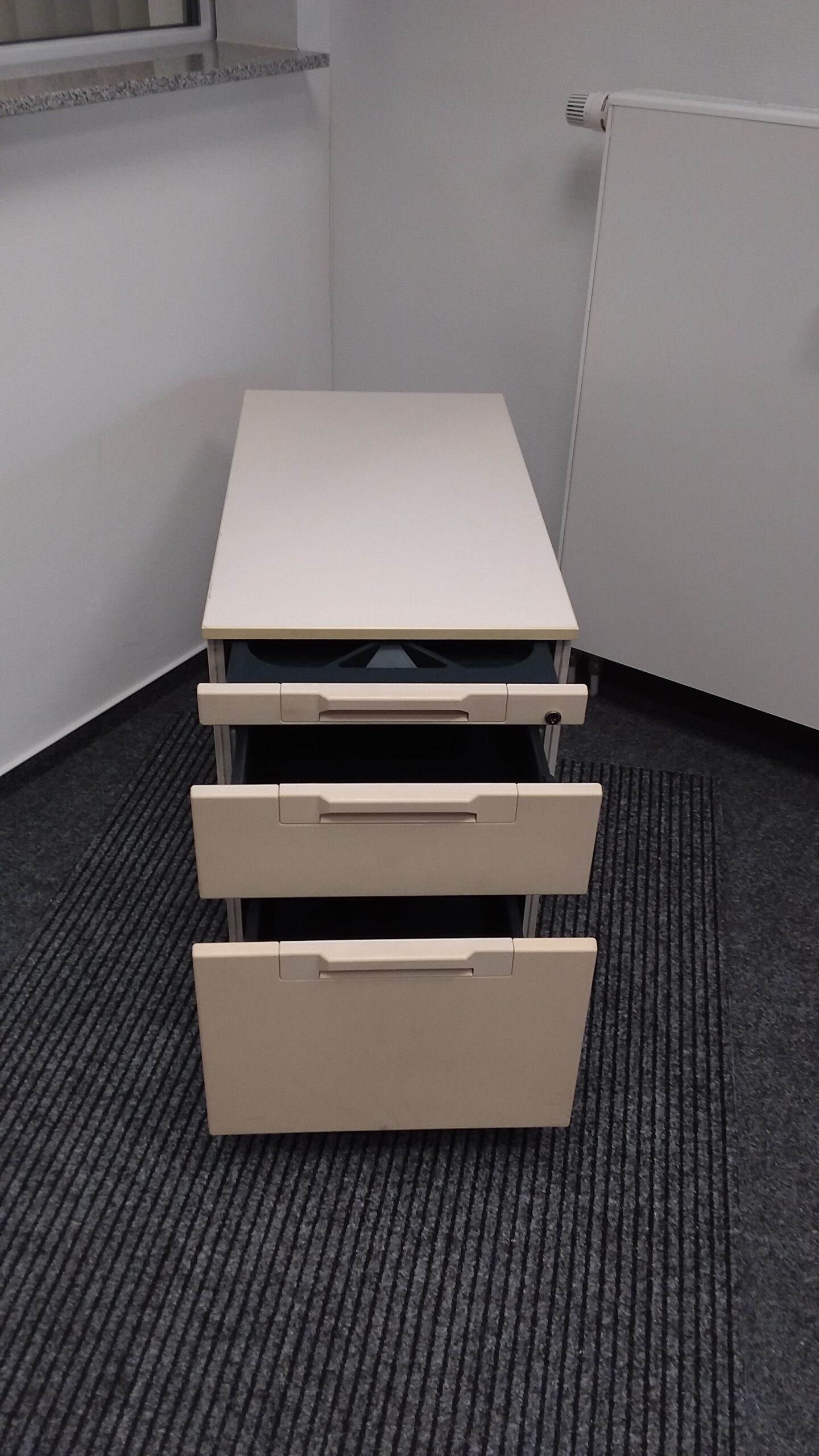 Rollcontainer 3-fach mit Schubladen, 2x verfügbar, hellgrau, solide – Bild 3