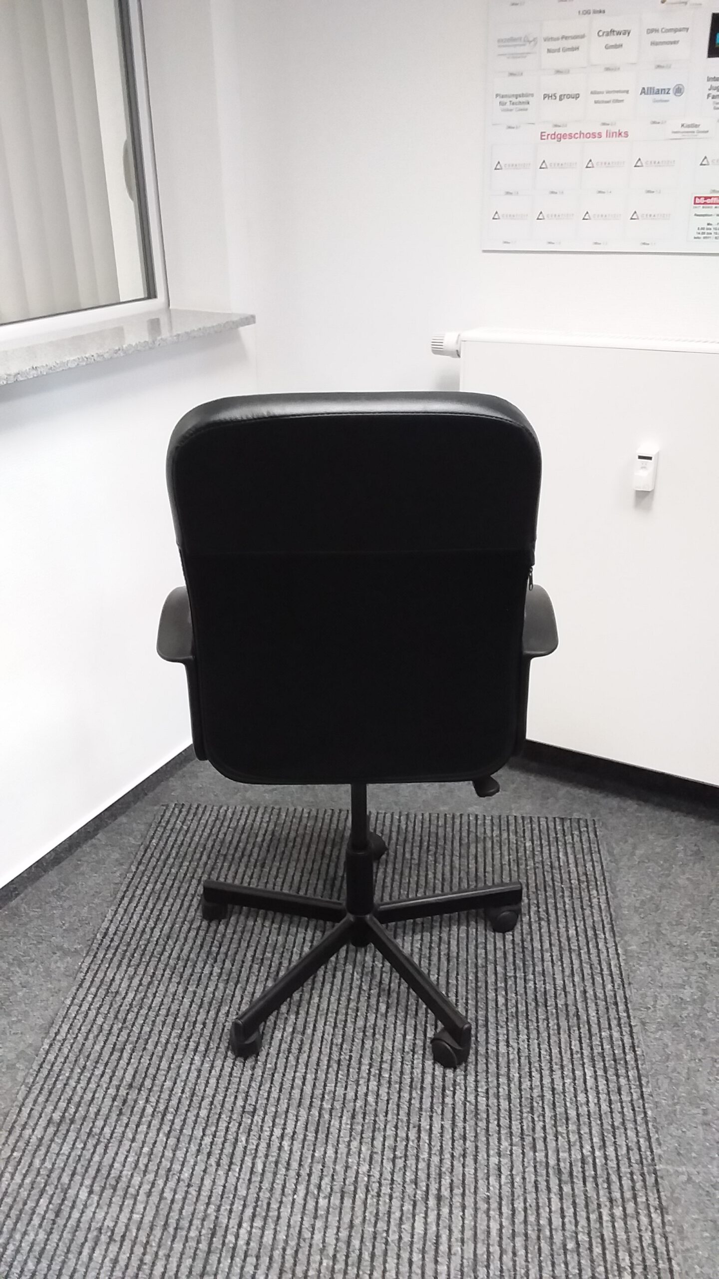 Chefsessel mit Lehnen, rollbar, schwarz, total bequem! – Bild 3