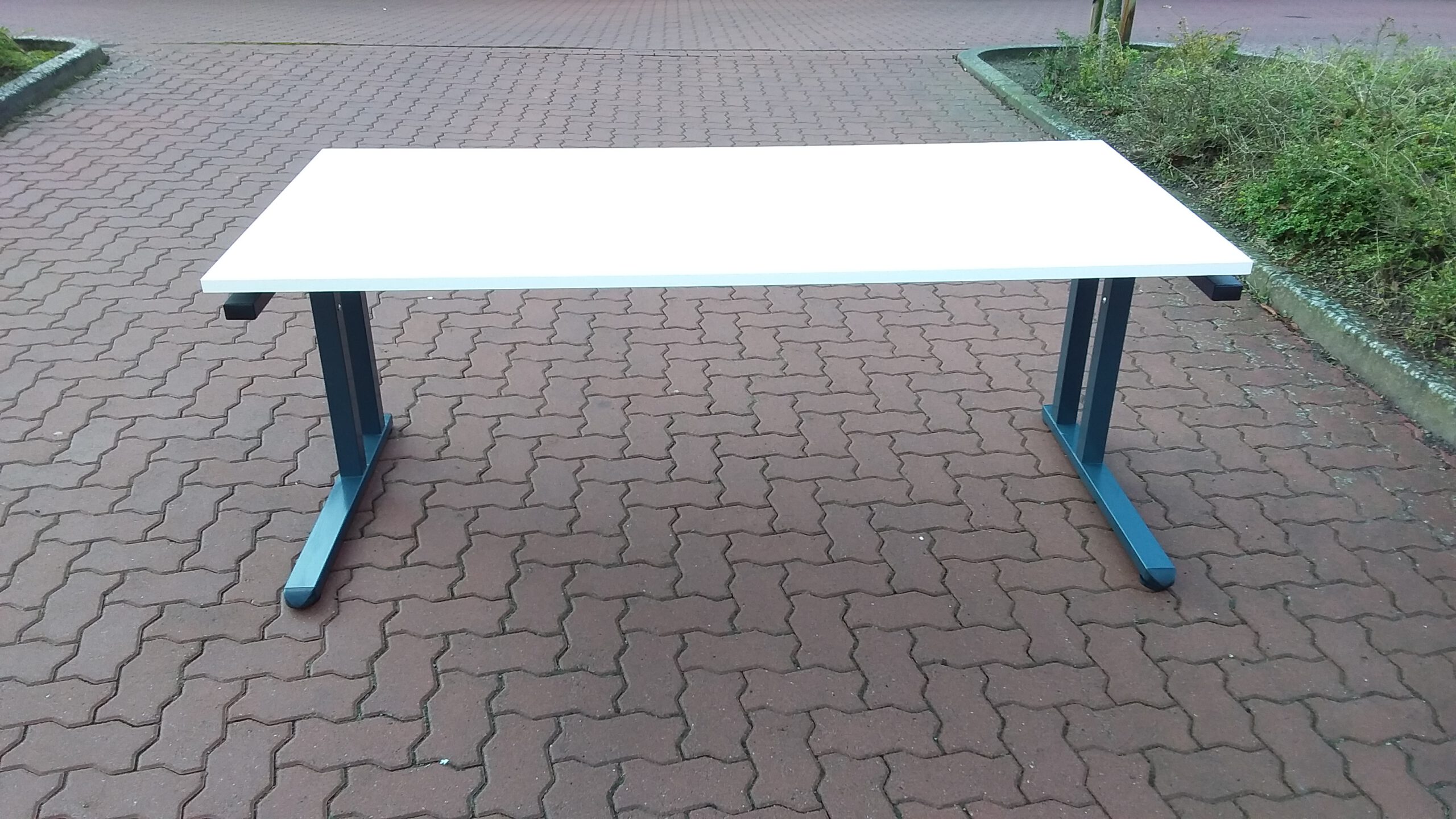 Winkel-Chef-Schreibtisch, Winkel li./re., div. Anbaumöglichkeiten – Bild 2